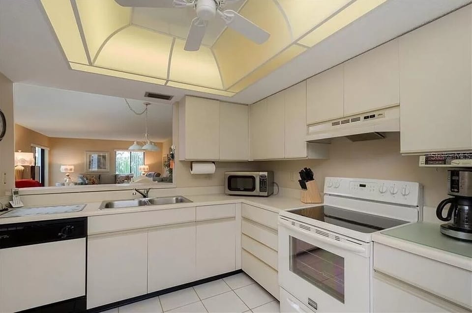 Tamarind Gulf & Bay - 2BR Near Sand & Sunset (569)