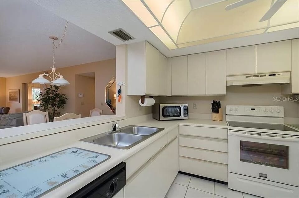 Tamarind Gulf & Bay - 2BR Near Sand & Sunset (577)