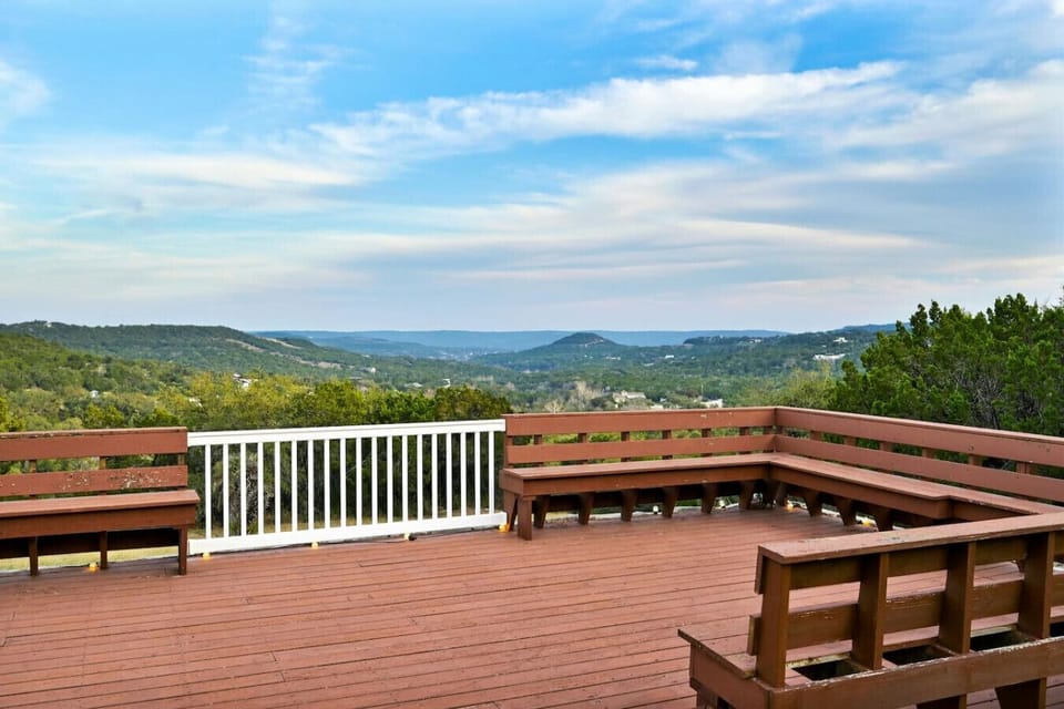 Deck with sitting benches