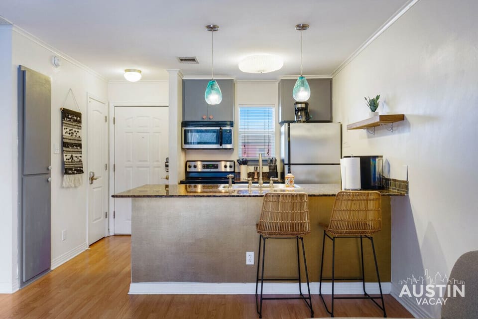 Pull up a stool and enjoy a coffee or cocktail at the inviting breakfast bar!
