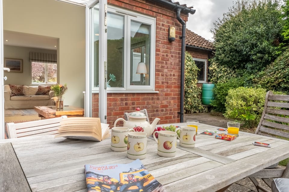 Outdoor/dining living