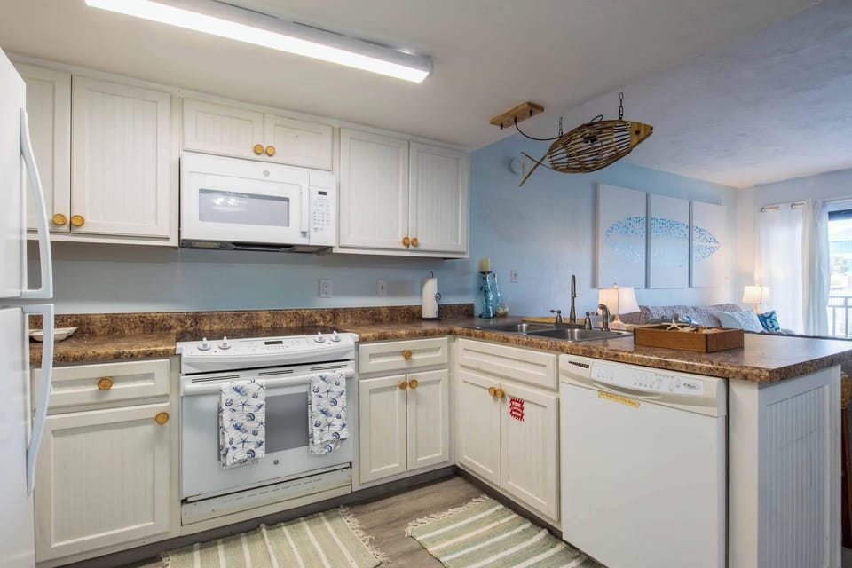 Fully equipped kitchen for making meals!