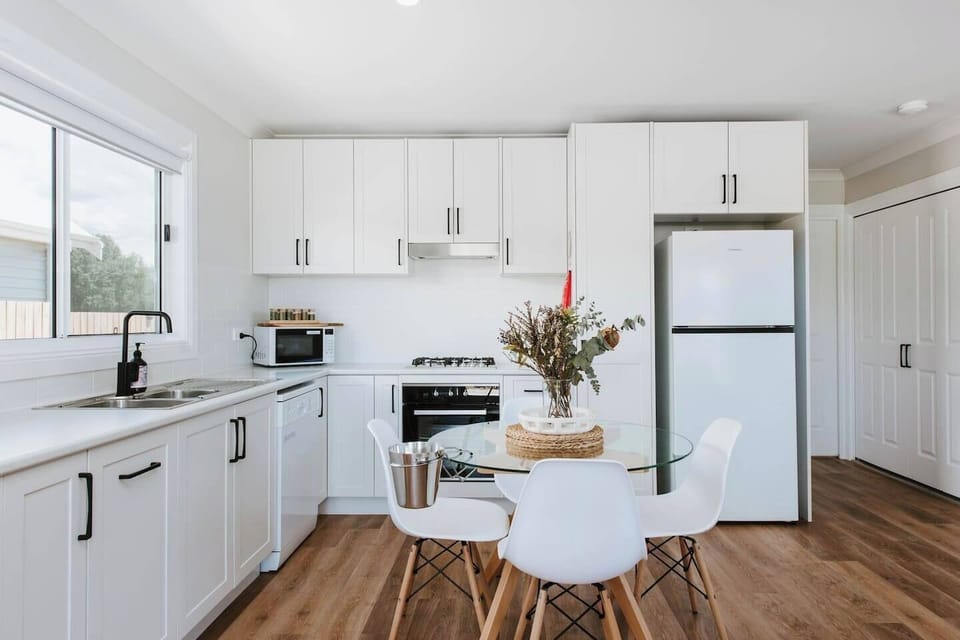 The open plan kitchen and dining area makes it easy to enjoy a meal at home.