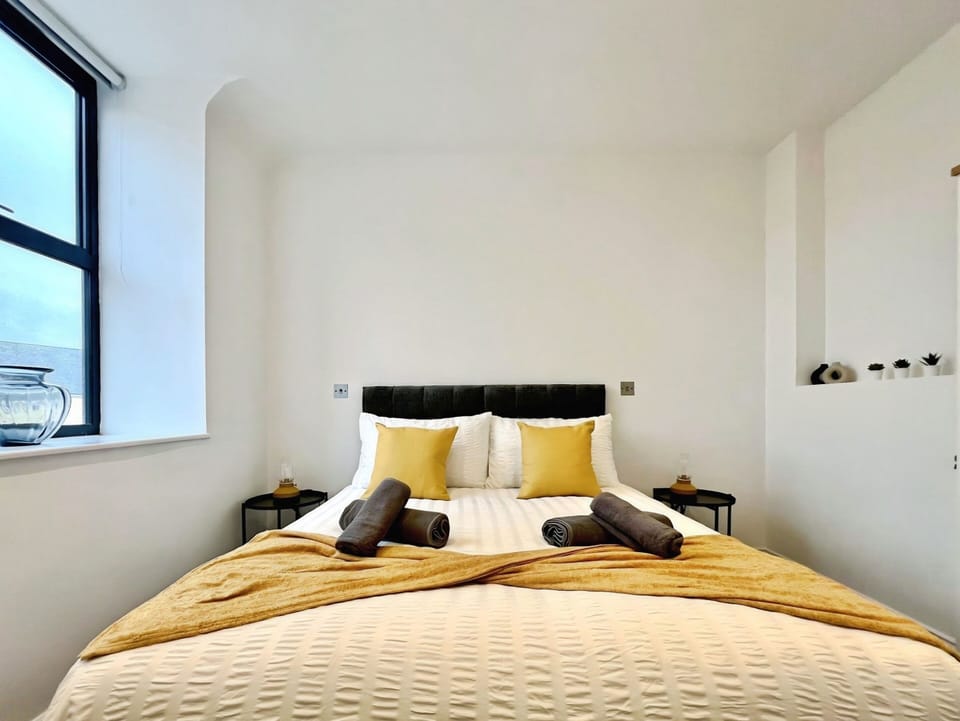 Bedroom 1 - Close Up