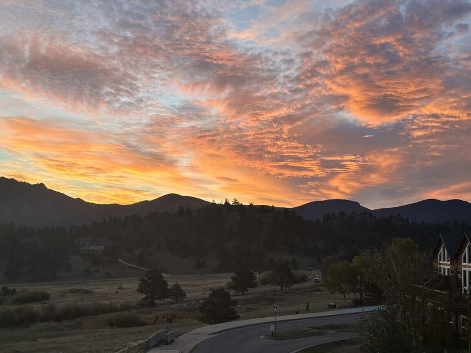 Wake up to panoramic mountain views and savor your morning coffee on the deck at Alpine Haven – where nature greets you with every sunrise.