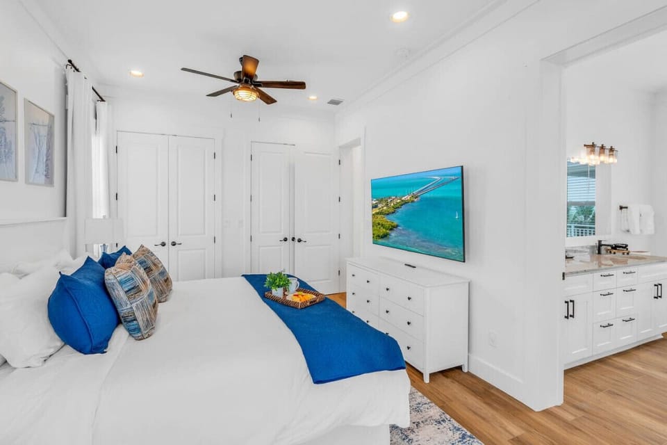 Master Suite Retreat | King Bed, Smart TV & Spa-Like Vibe Unwind in your private sanctuary with plush bedding, serene lighting, and a large smart TV — luxury meets total relaxation.
