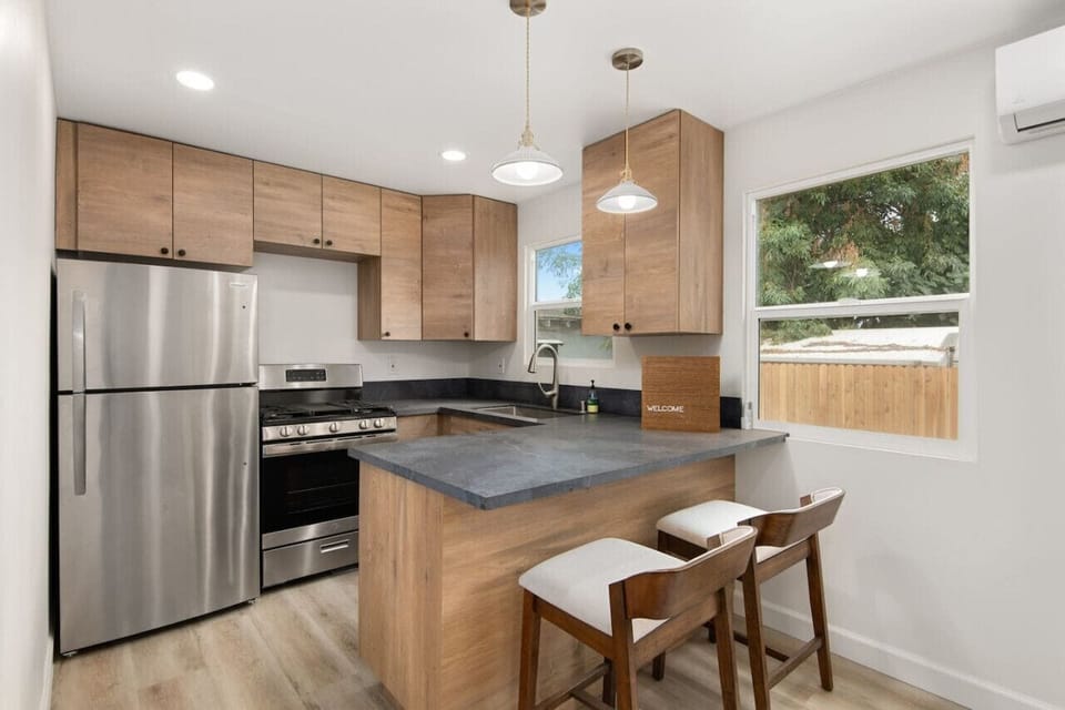 Full Kitchen and Dining Area