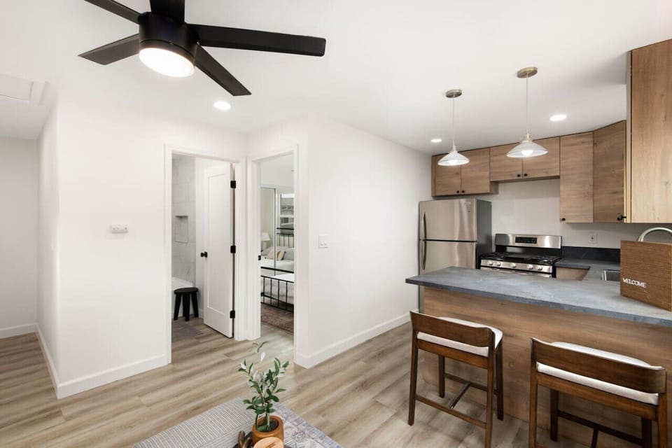 Full Kitchen and Dining Area