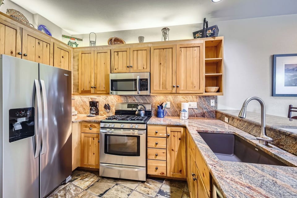 254 Alpen Rose Pl unit 8712 - Web Quality - 009 - 11 Kitchen