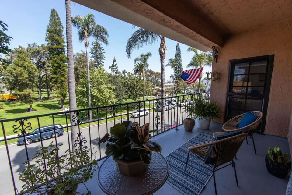 Enjoy great views of Orange Avenue, to include watching the 4th of July parade.