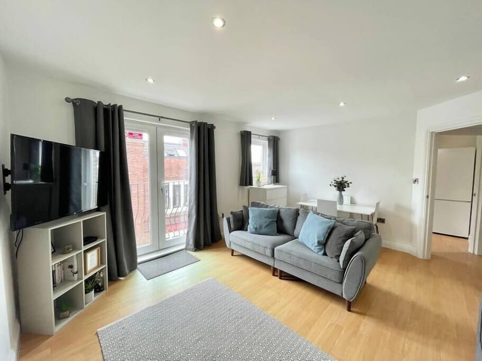Living Area with Smart TV (2)