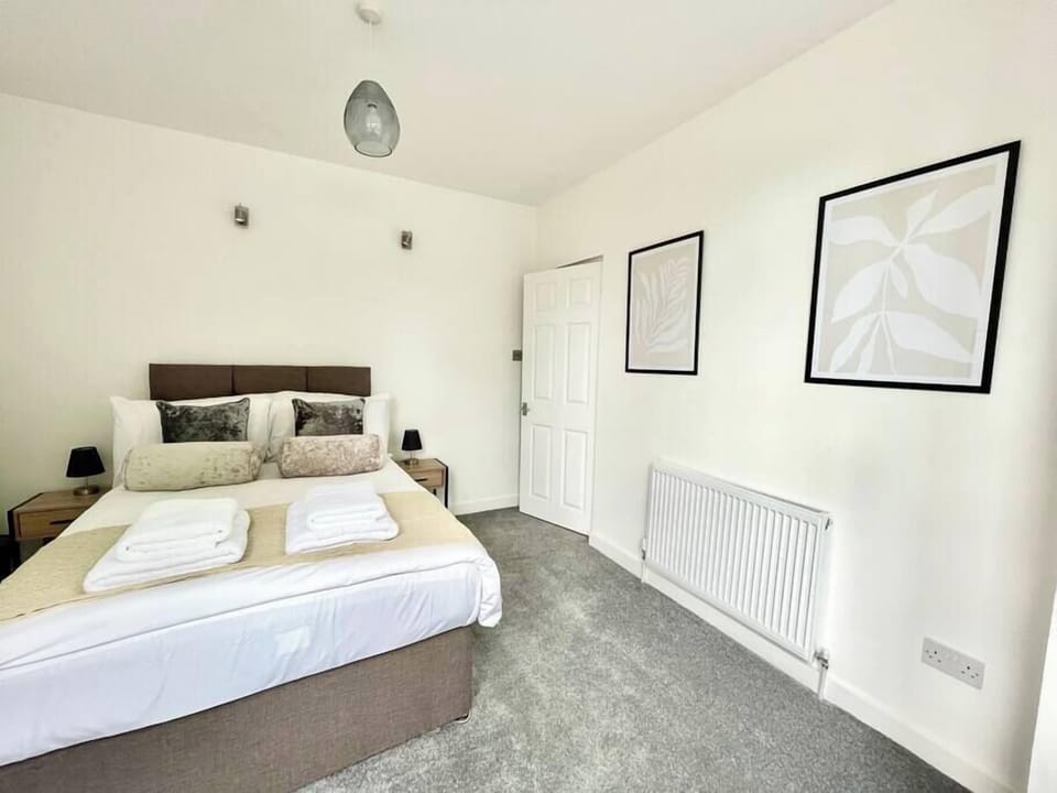 Downstairs Bedroom (3)