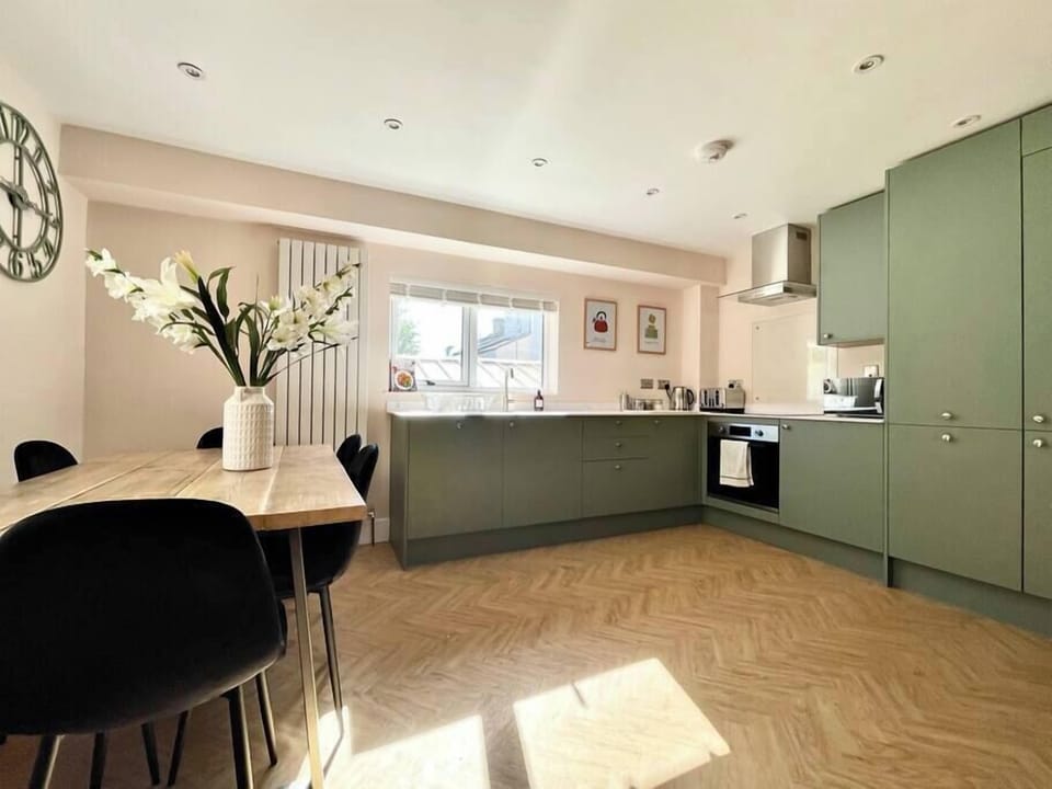 Kitchen/dining area (1)