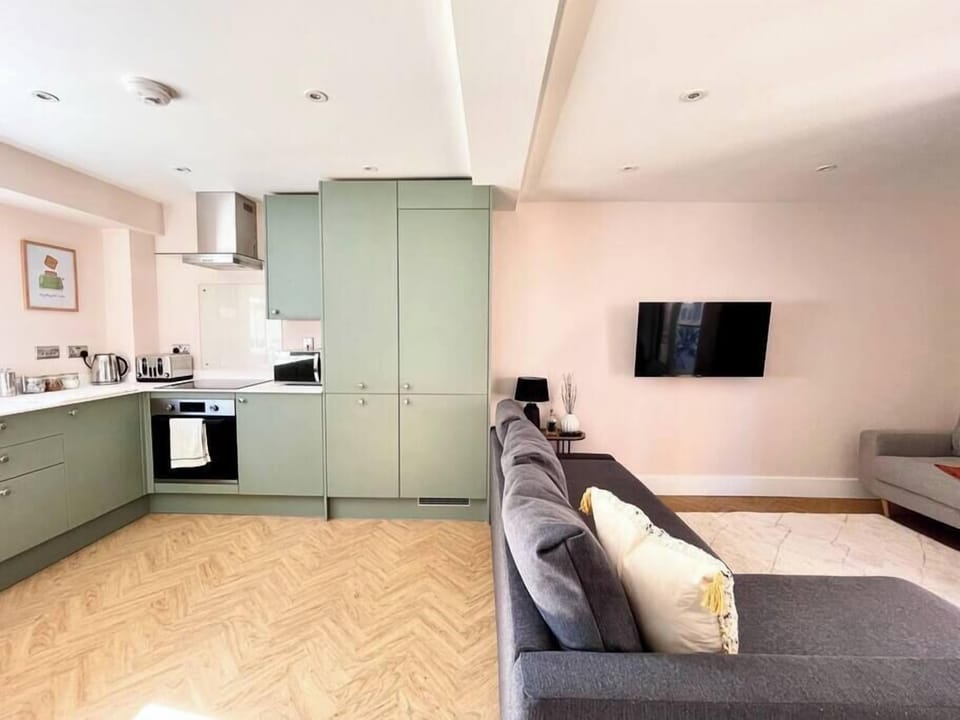 Fully equipped kitchen (1)