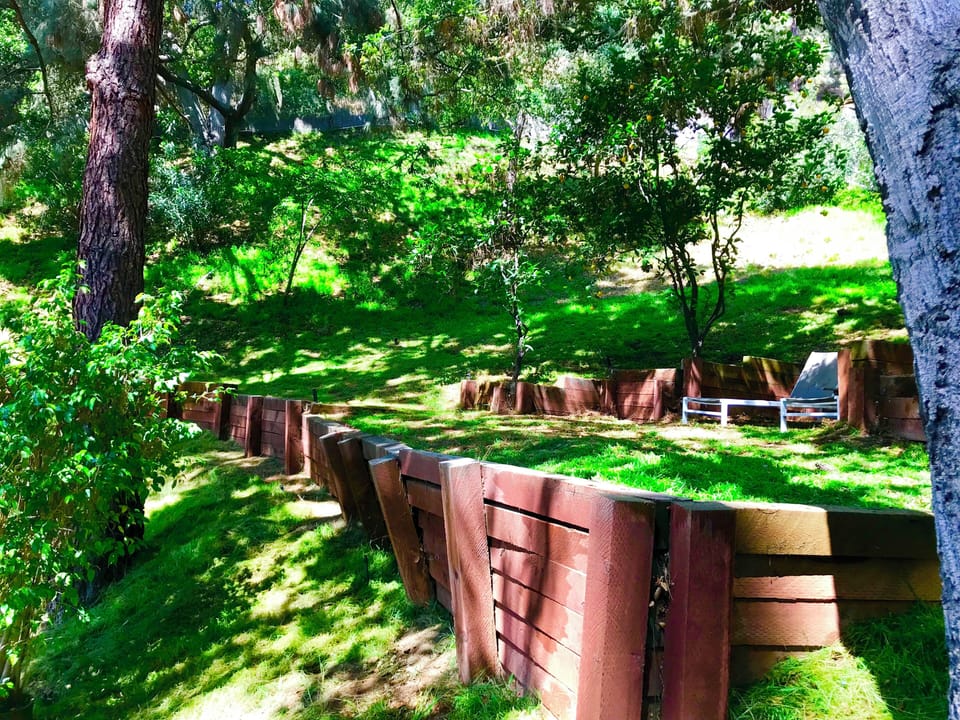 HOLLYWOOD HILLS SPA RETREAT+VIEWS+JACUZZI STYLE TUB+STEAM ROOM+GARDEN+DECK