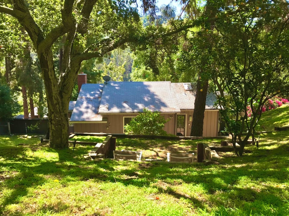 HOLLYWOOD HILLS SPA RETREAT+VIEWS+JACUZZI STYLE TUB+STEAM ROOM+GARDEN+DECK