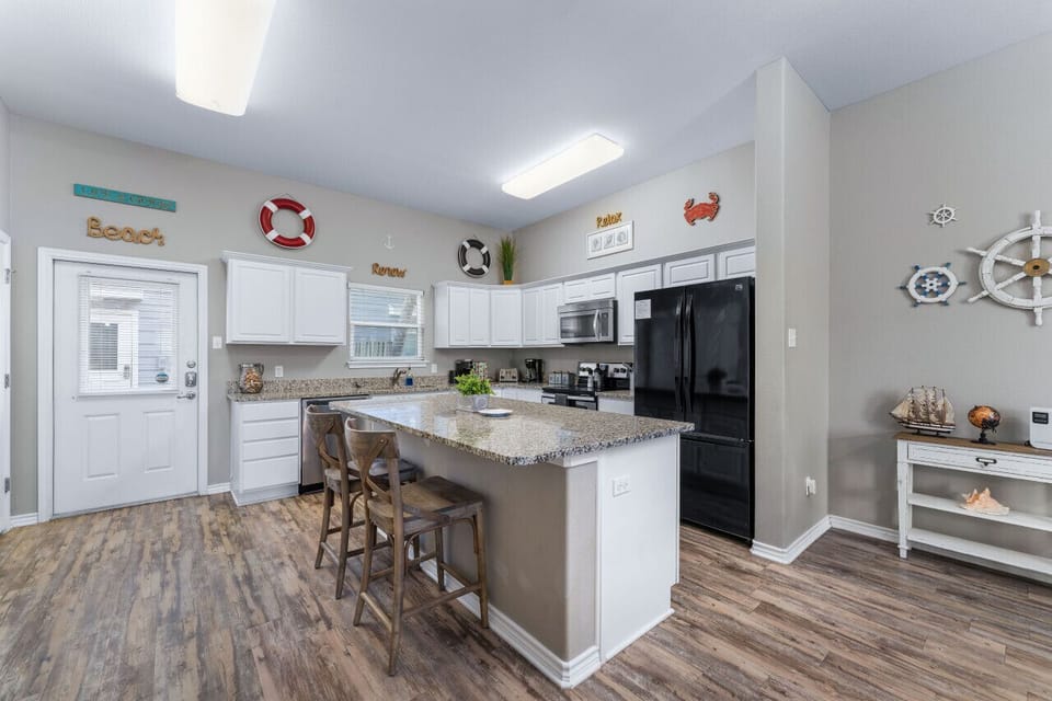 Bright, airy space perfect for relaxing and entertaining.