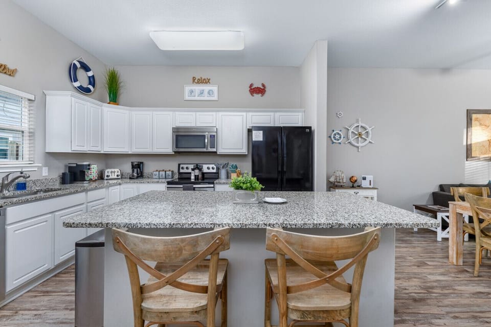 Elegant kitchen island: The perfect spot for casual dining.