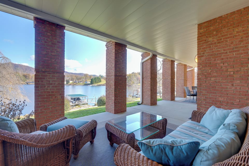 Furnished Patio