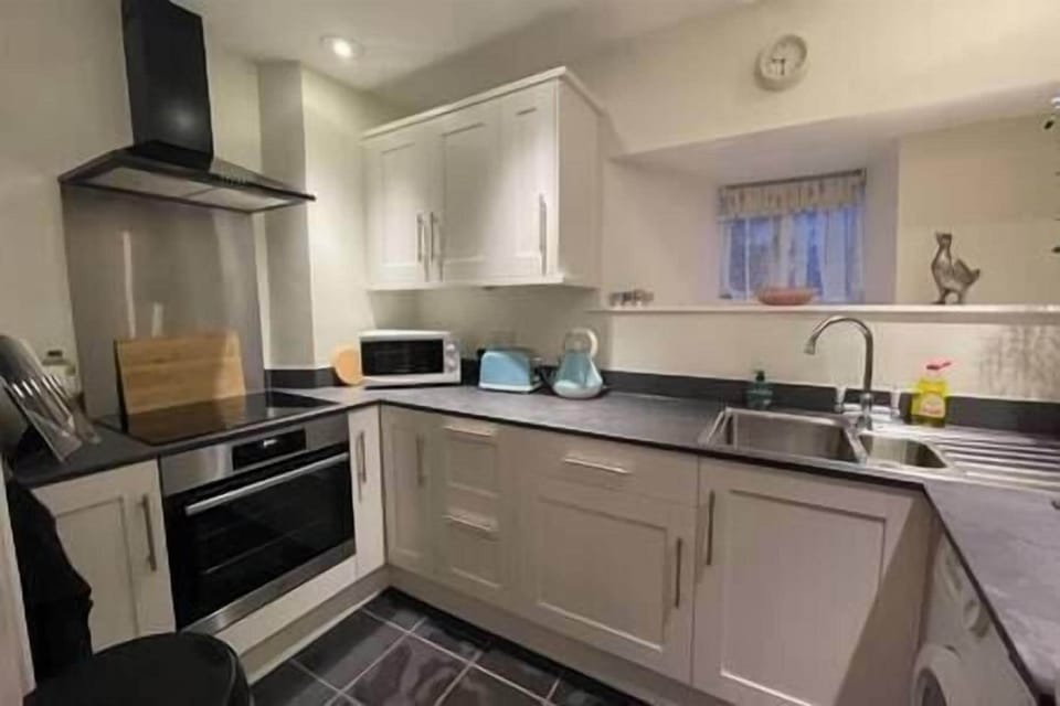 Cosy and fully equipped kitchen with Electric Stove, Microwave and all necessities required