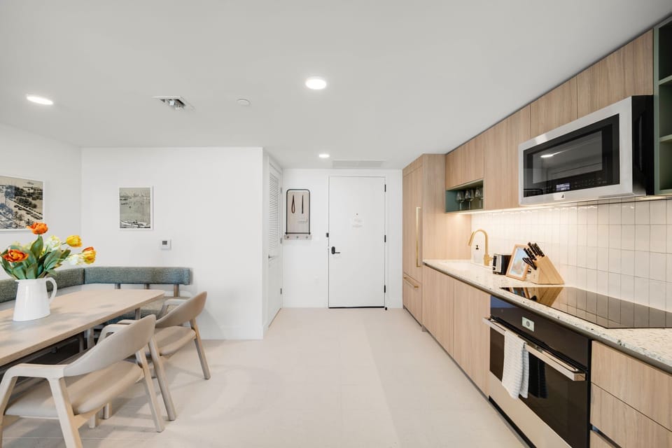 Contemporary kitchen with stylish finishes and great functionality!