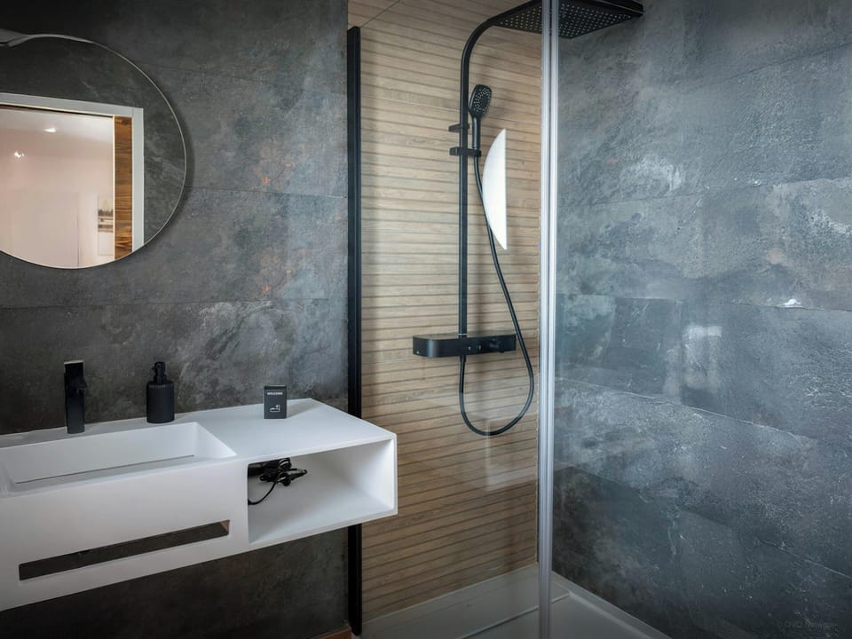 Shower room - Bedroom 3
