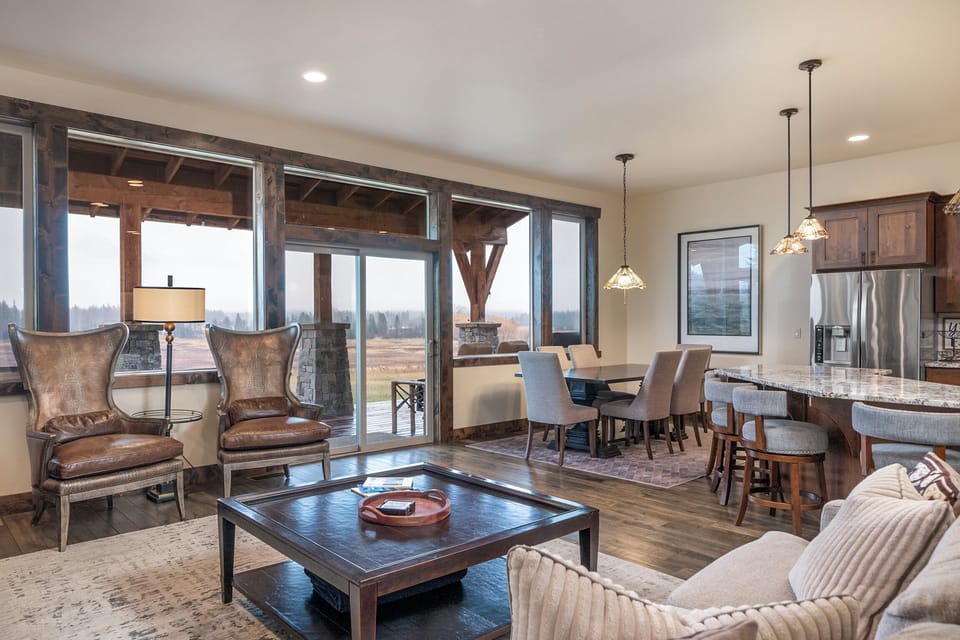 Ample Seating Options | Main Level