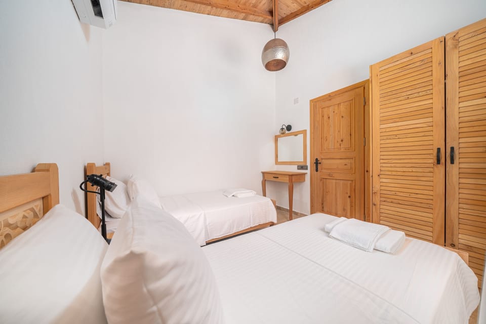 Twin bedroom