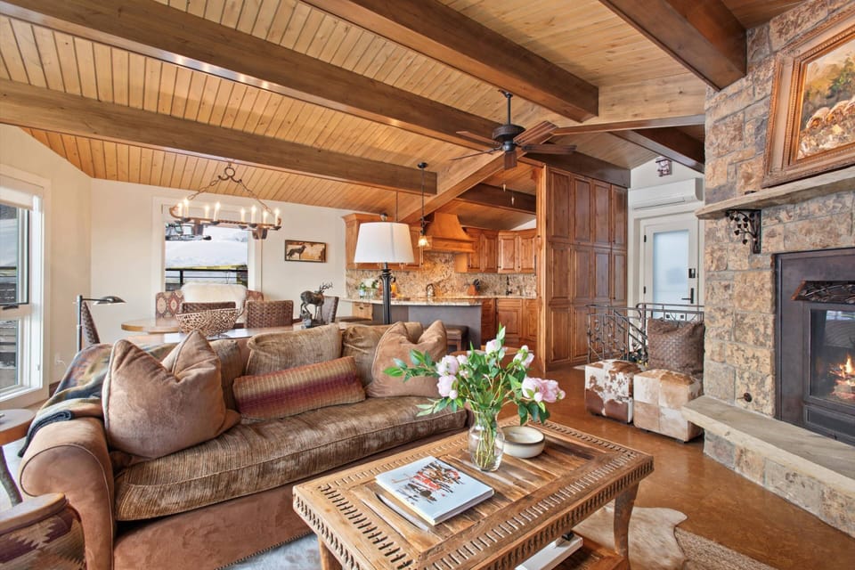 The open floor plan, vaulted ceilings and inviting furnishings make this an ideal retreat when coming to enjoy Aspen