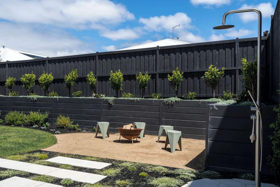 With all the best lifetsyle features, including a hot outdoor shower and a fire pit area, this property provides the ideal coastal experience