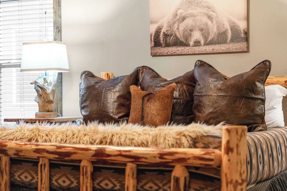 Featuring a king bed in every room, boasting of lux bedding for a delightful night's sleep!