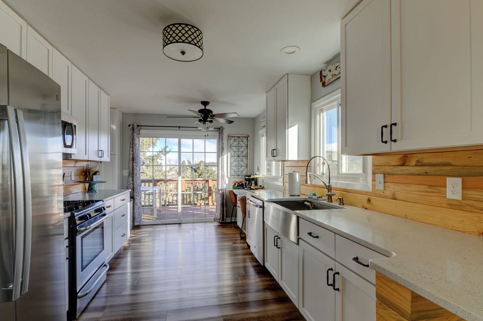 Spacious newly renovated kitchen with gorgeous bettle kill pine backsplash
