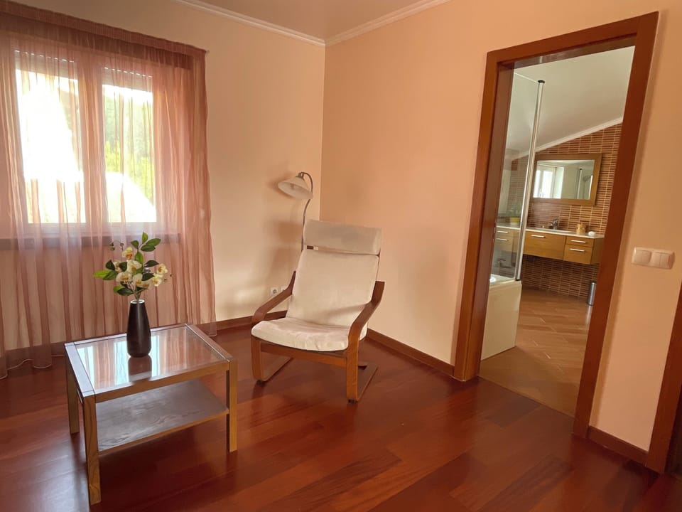 Room 5 (2)