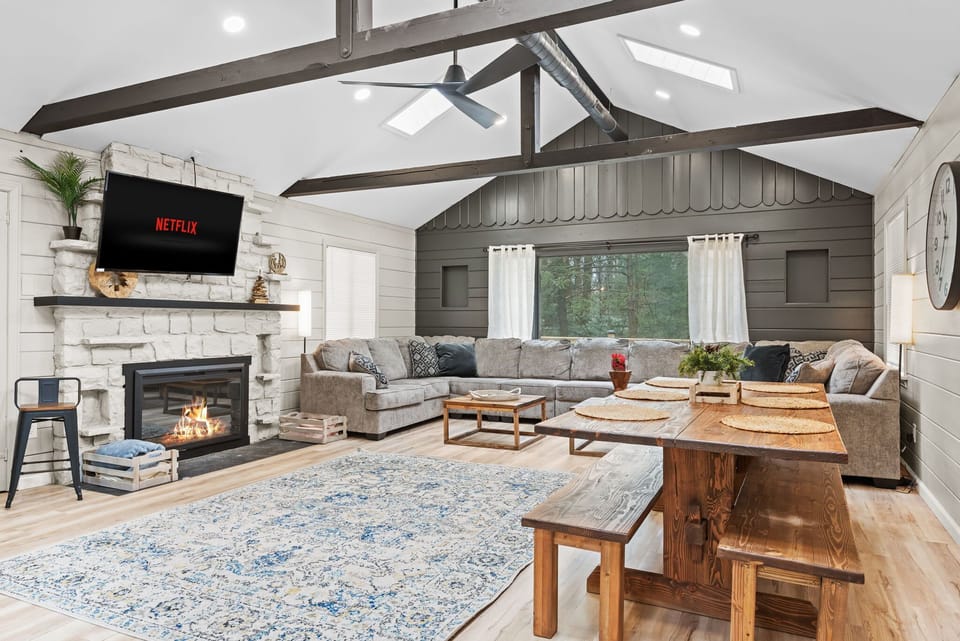 Spacious Open-Concept Comfort
Whether you're gathering for a meal or unwinding by the fireplace, this beautifully designed space seamlessly blends relaxation and style with warm lighting and modern finishes.