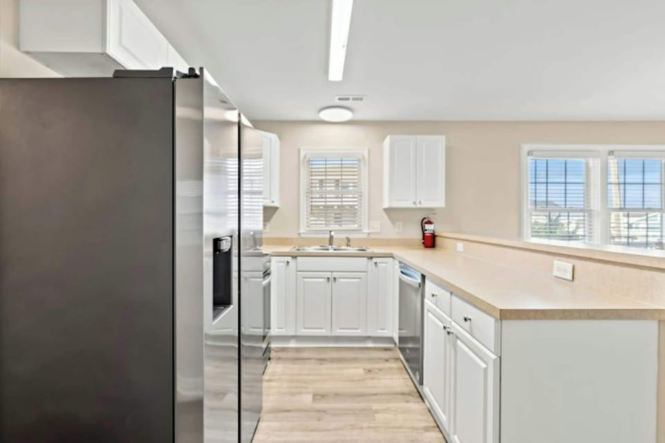 All modern appliances to make meal preparation a breeze.