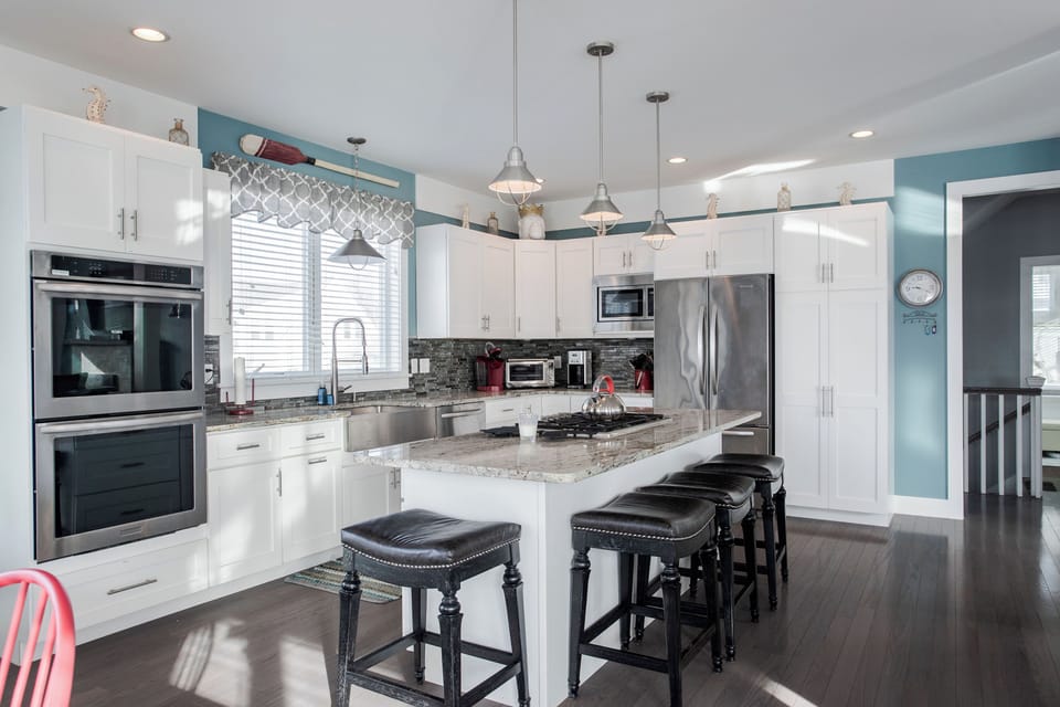 Eat-in kitchen