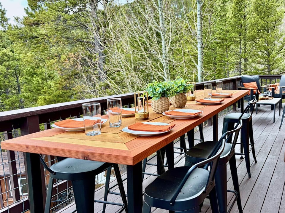 Dine together with seating for 10 on the upper deck, surrounded by mountain views, made for slow meals and long conversations.