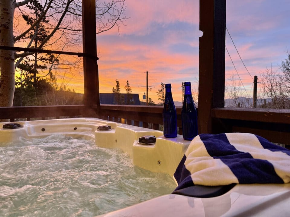 Golden morning light from the hot tub, a quiet start to the day before heading out to explore. ⭐️ “Absolutely fantastic stay.” — Aidan