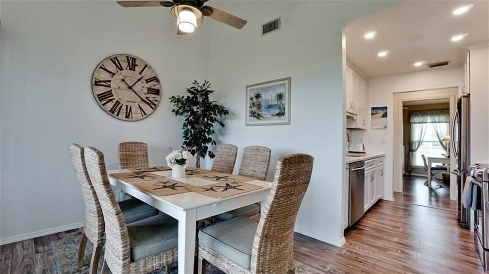 Dining Area/Kitchen