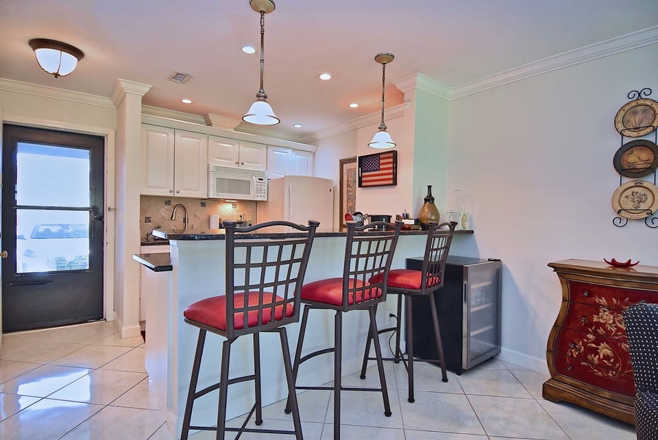 KITCHEN SEATING