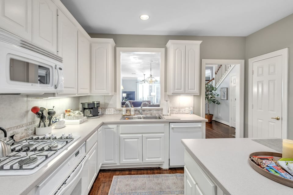 Indoors, Kitchen, Cooktop, Microwave, Oven