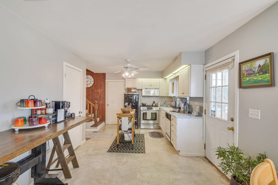 Kitchen | Dishwasher | Toaster | 1st Floor