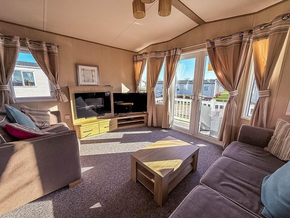 Static caravan holidays at Hopton Holiday Village provide the perfect blend of comfort and adventure, with cosy living areas and easy access to the Norfolk coast.