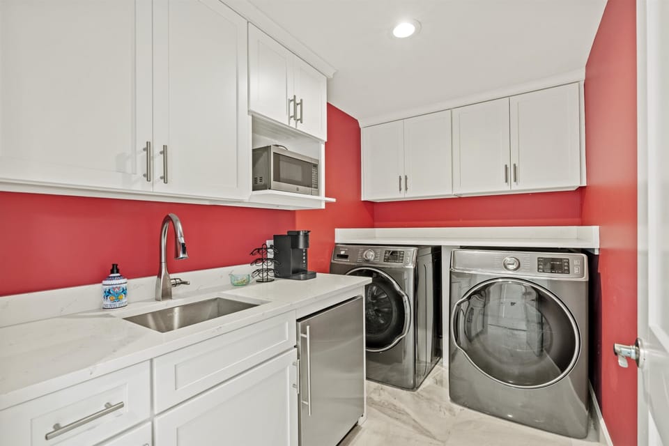 Kitchenette with full-size washer and dryer on the ground floor