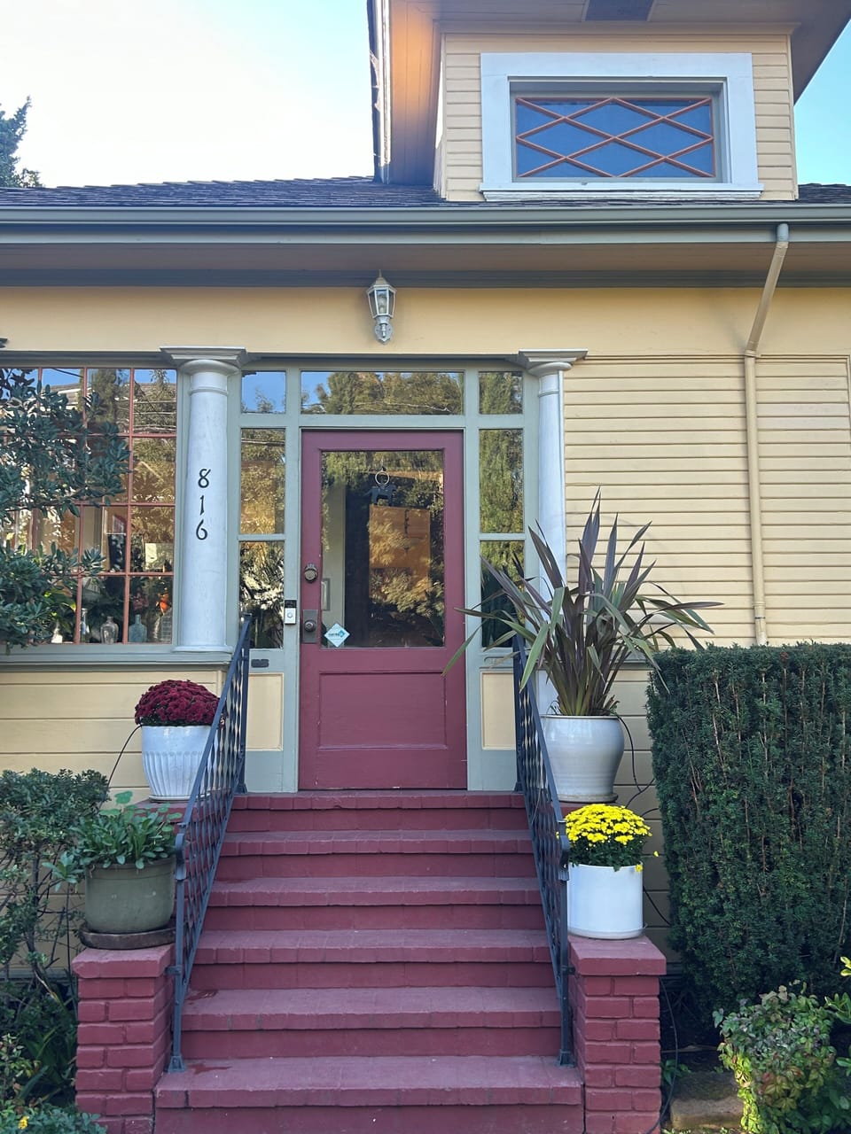 Welcome to 816 E 4th Avenue!