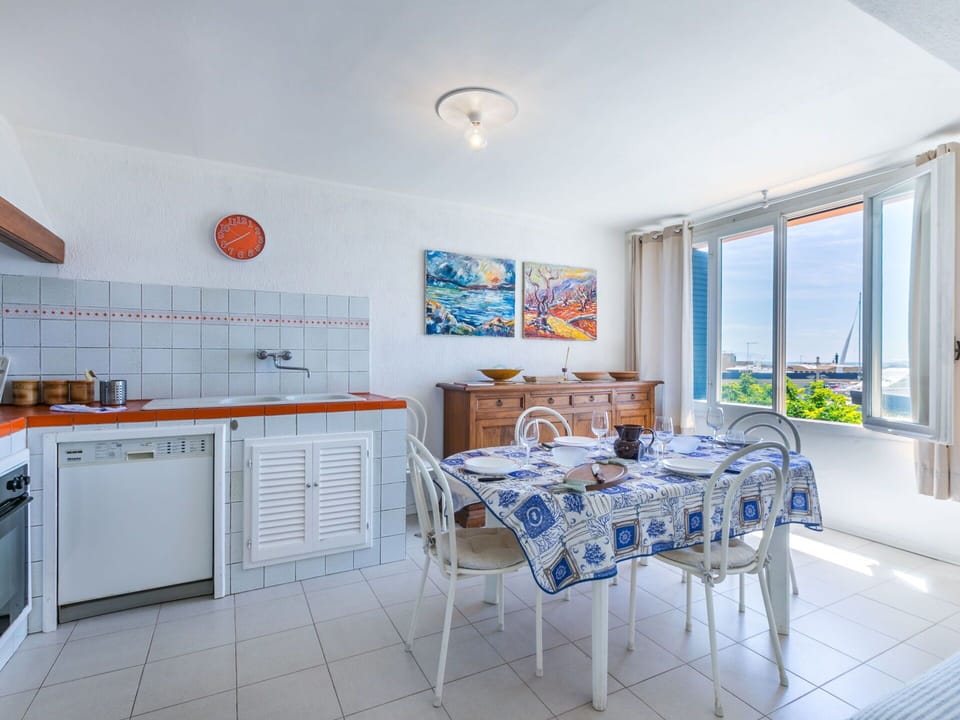 Apartment, Chair, Shade, Balcony, Kitchen & Dining Room Table, Houseplant, Penthouse Apartment