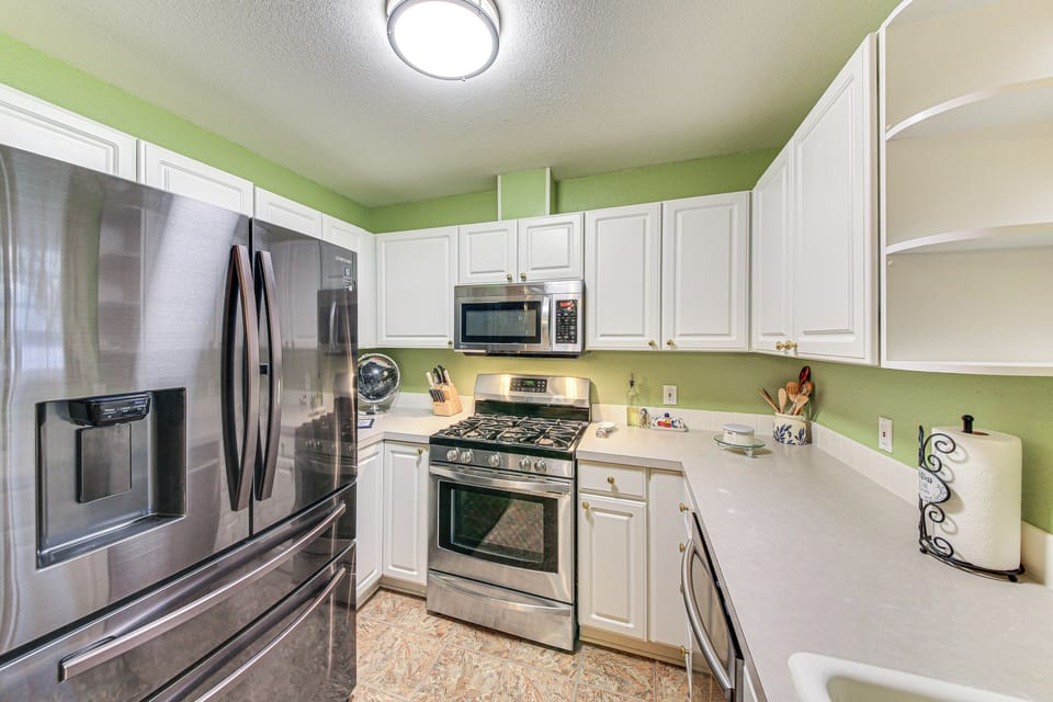 Kitchen | Keurig Coffee Maker | Toaster | Blender | Cooking Basics