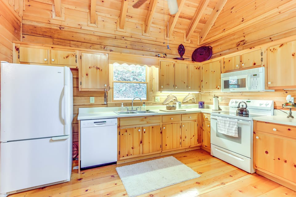 Kitchen | Cooking Basics Supplied | 1st Floor