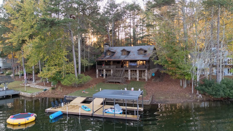 The ultimate lakeside experience!