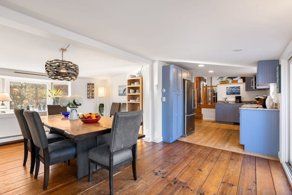Beautiful pine floor and casual atmosphere